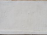 une photo d'un morceau de plâtre blanc sur un mur