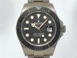 une montre Rolex avec un cadran noir et un bracelet