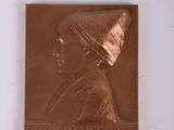plaque représentant une femme portant un turban, sur un fond blanc