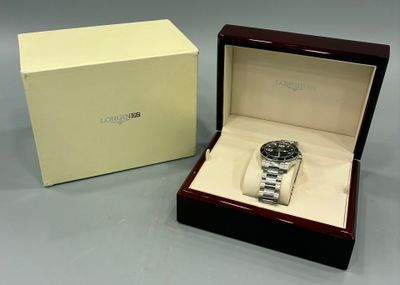 LONGINES Montre Hydroconquest, cadran fond noir aux heures e…