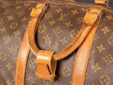 a close up of a brown and tan louis vuitton bag