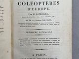 un livre ouvert sur lequel figure l'image d'un oiseau