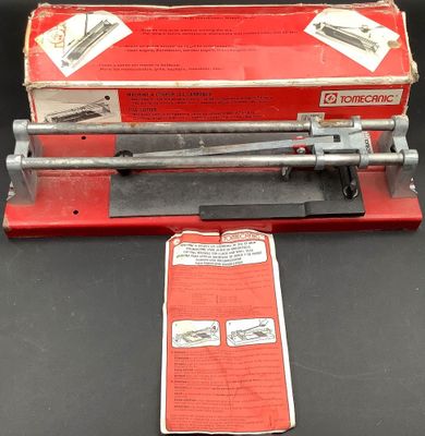 l'image d'une machine posée sur une table