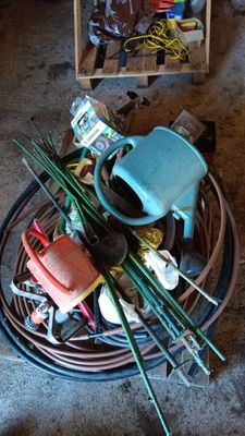 TVA RECUPERABLE SUR CE LOT Ensemble jardinage : Arrosoir, ou…