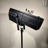 a microphone on a tripod with several microphones in it