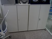 1 POSTE DE TRAVAIL COMPRENANT 1 BUREAU DROIT 165X 80 AVEC CA… (photo 2)