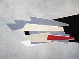 une photo d'une feuille de papier découpée en morceaux