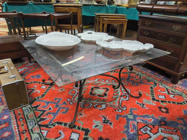 Table basse, structure en métal et plateau verre