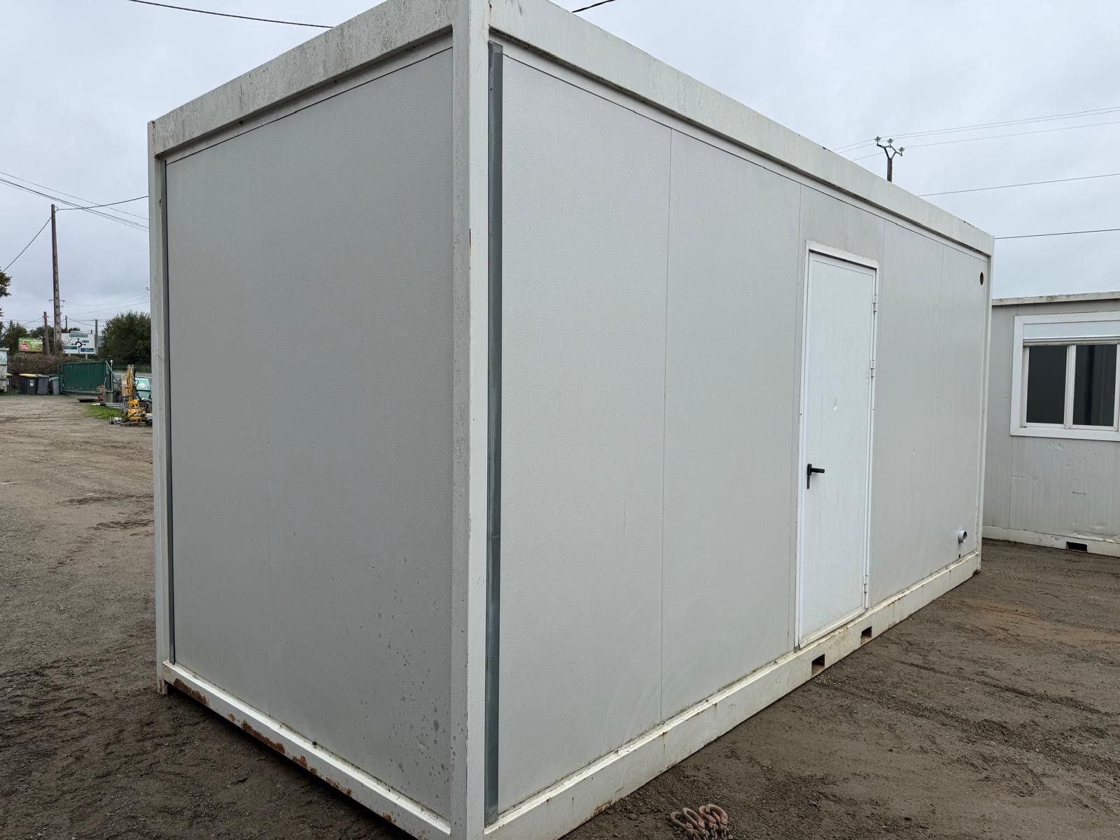 Bungalow de chantier environ 6 mètres