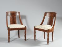 Paire de chaises en gondole en acajou et placage d'acajou, p…