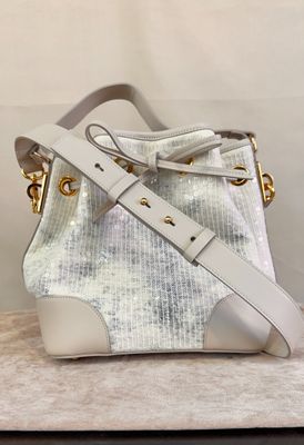 a white bucket bag sitting on top of a counter next to a wall
