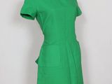 une robe verte sur un mannequin mannequin mannequin mannequin mann