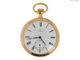 une montre de poche en or avec des chiffres romains sur le cadran