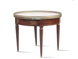 une table ronde avec un plateau en marbre et des pieds en bois