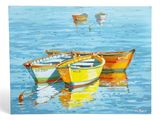 trois bateaux amarrés à l'eau