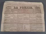 un vieux journal sur lequel est inscrit le mot « La Presse »