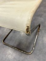 Deux chaises en métal piqué et cuir - traces d'usure, taches (photo 6)