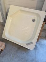 Receveur de douche. D : 89,5 x 89,5 cm.