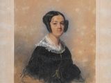 portrait d'une femme en robe noire à col blanc