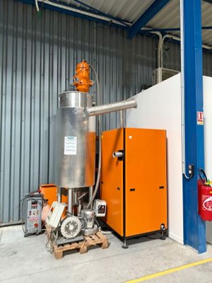 une machine qui se trouve à l'intérieur d'un bâtiment