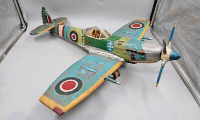 1 / CHB1 / Ancienne maquette d'avion à hélice en bois …