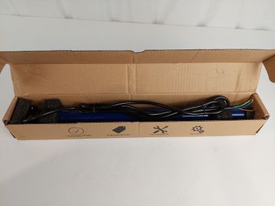 une boîte en carton contenant un stylo bleu