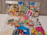 une table recouverte d'une multitude d'articles de fête variés