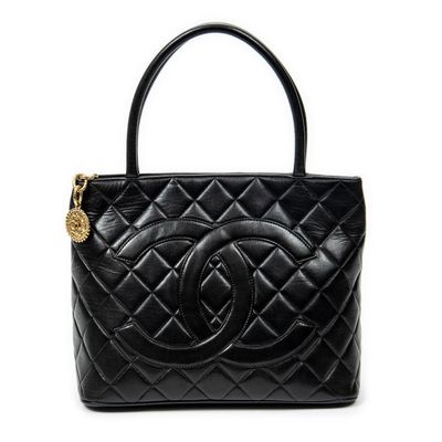 CHANEL - SAC à main modèle "Medallion Tote" en cuir d'agneau…
