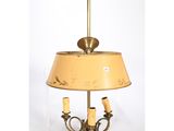 une image représentant un lustre surmonté d'une lampe