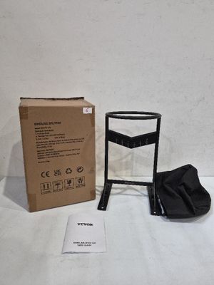 une boîte et une paire de chaussures posées sur une table