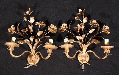 paire d'appliques murales anciennes en laiton avec fleurs et feuilles