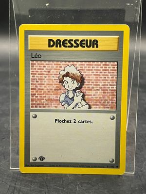 une carte Pokémon sur laquelle figure l'image d'une fille