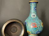 a vase and a bowl sitting on a table