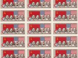 un timbre-poste représentant des présidents et le drapeau américain
