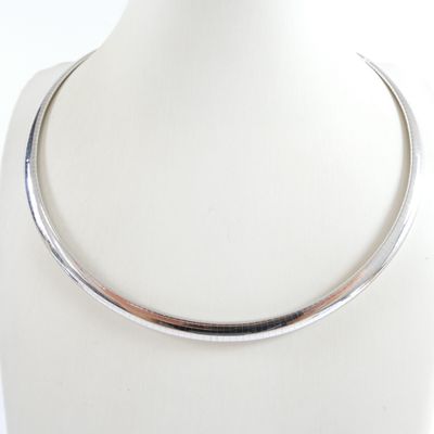 a close up of a necklace on a mannequin mannequin mannequin mannequin mannequin mannequin mannequin mannequin