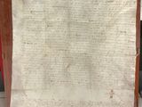 une feuille de papier sur laquelle on peut écrire, posée sur une table