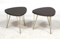 Paire de tables d'appoint à plateau triangulaire en bois nat…