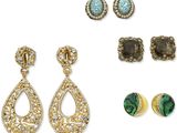 trois paires de boucles d'oreilles et une paire de boucles d'oreilles