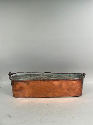 POISSONIERE en cuivre à anse. 163 x 18 cm