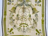 une photo d'un foulard carré orné d'oiseaux et de fleurs