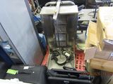 a picture of a machine that is sitting in a room