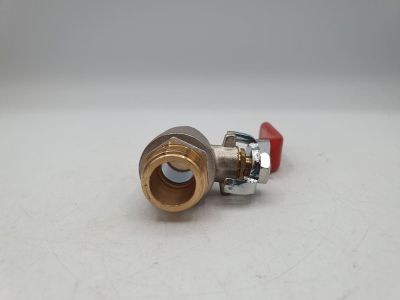 une image montrant un gros plan d'une valve rouge sur une surface blanche