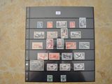 une image représentant une photo d'une collection de timbres accrochée au mur
