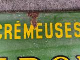 a green sign that says cremeusess on the side of a building