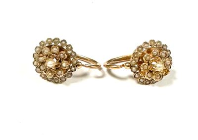 two pairs of gold tone earrings with pearls on them