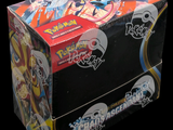 une boîte de cartes à collectionner Pokémon sur fond noir