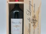 caisse à vin en bois contenant une bouteille de vin rouge