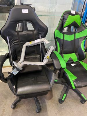 2 Fauteuils gaming (usagés) un noir et un vert + 1 bras support d'écra - Photo 1