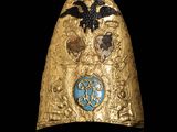 a close up of a gold ring with a bird on it