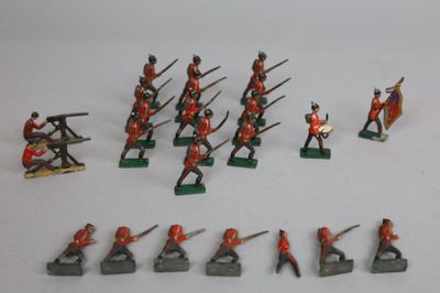 beaucoup de petits soldats qui sont posés sur la table